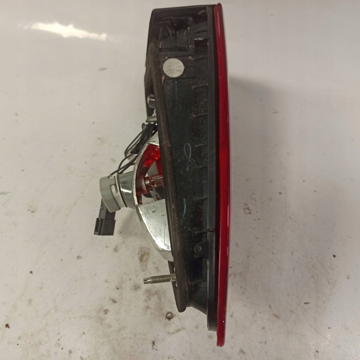 OPEL ASTRA J IV BERLINE PHARE GAUCHE ARRIÈRE DANS COUVERCLE DE COFFRE 25870193