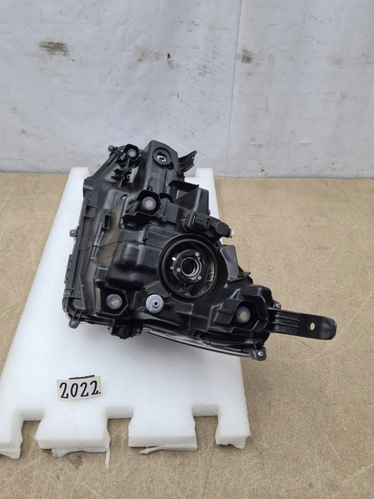 TOYOTA YARIS CROSS PHARE DROIT DROITE AVANT AVANT LENTILLE LED