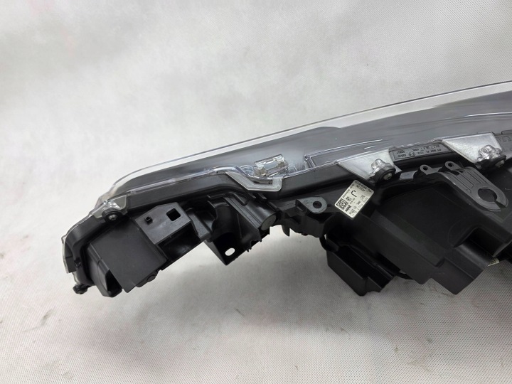 PROJECTEUR AVANT CÔTÉ DROITE TOYOTA COROLLA E210 E21 8111002S60