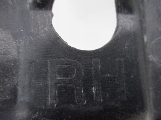 KIA VENGE INSONORISATION GARDE-BOUE DROIT 84124-1P000
