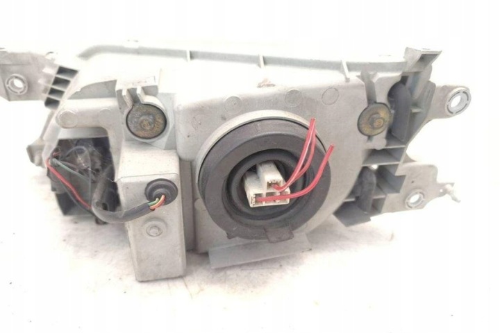 PHARE DROITE AVANT MAZDA PREMACY (CP) P1989 2.0L DIESEL 66KW 2000