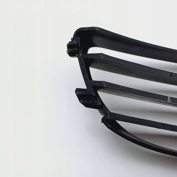 GRILLE PARE-CHOCS GAUCHE AVANT AUDI A4 B5 3D0807345 NR128