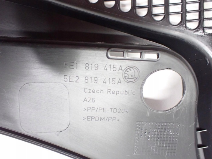DOUBLURE DE PASSAGE DE ROUE EUROPE ORIGINAL 5E1819416A 5E1819415A SKODA OCTAVIA III 5E 17R