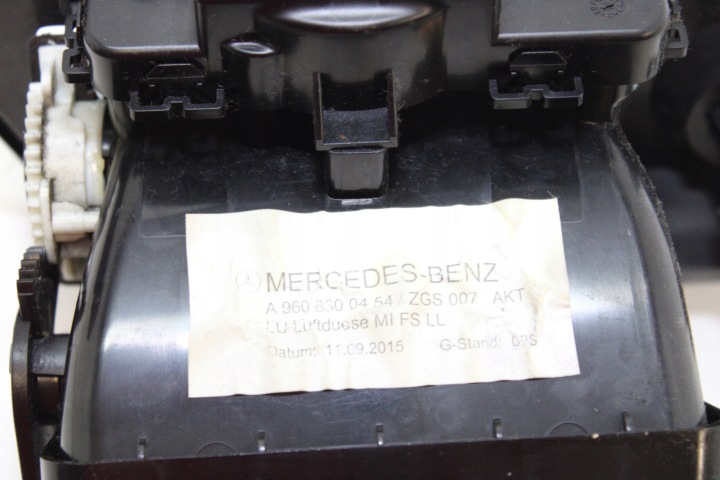 MERCEDES ACTROS MP4 GRILLE CONDUIT D'AIR CONSOLES A9608300454
