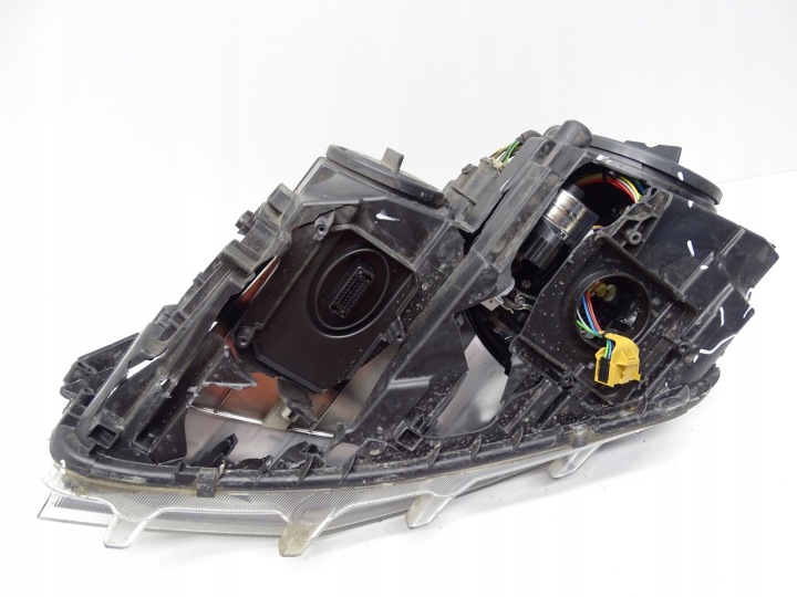 PHARE PROJECTEUR DROITE DROIT AVANT BI-XENON SKODA OCTAVIA III 5E2941016B