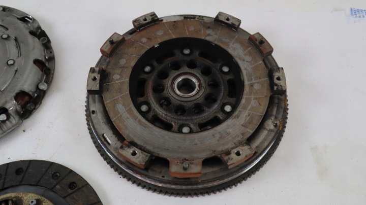 VOLVO XC40 1.5 T2 EMBRAYAGE VOLANT BIMASSE 32240762, 31437213