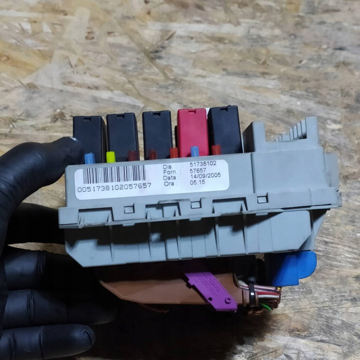 BOÎTE FUSIBLES FIAT CROMA II 51738102
