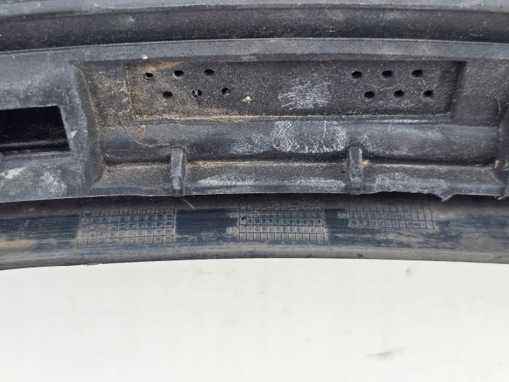 MOULURE DROITE AVANT SUR AILE VOLVOXC 90 II 2 2014-2024 DROIT AVANT