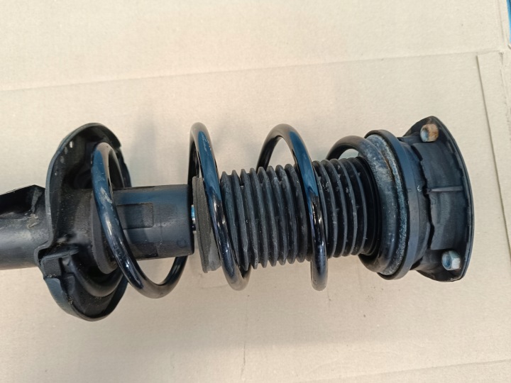 VW PASSAT B8 VARIANT 1.5 TSI 110KW 2024 R AMORTISSEUR AVANT B 3Q0413031BM
