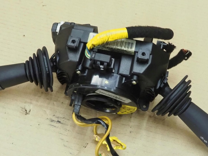 COMMUTATEUR COMPOSITE FEUX BANDE FIAT STILO 01-07 07353148800