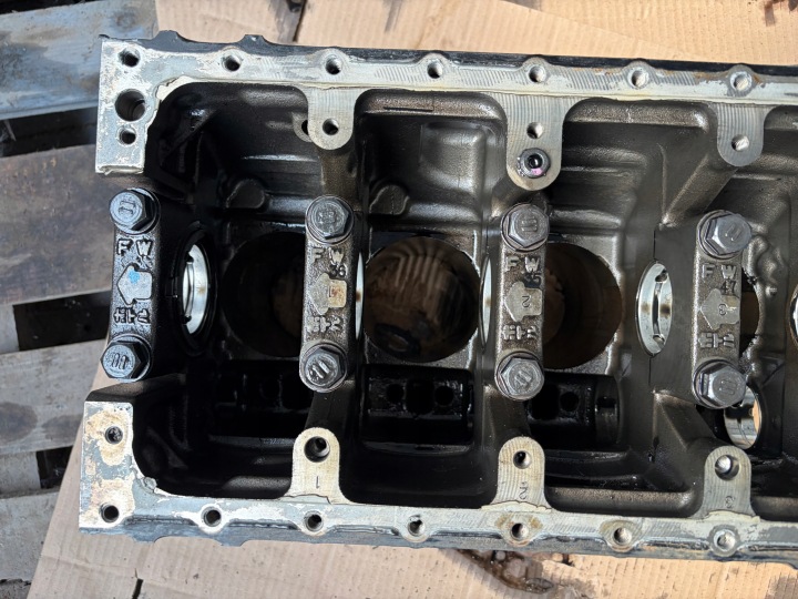 BLOC MOTEUR YANMAR 4TNV 4TNV88