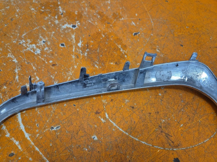 TOYOTA COROLLA E21 18- BERLINE MOULURE PARE-CHOCS AVANT DROITE CHROME 52125-02390