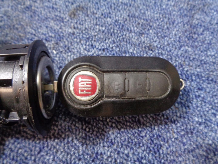 ORDINATEUR CONTACTEUR D'ALLUMAGE FUSIBLE FIAT PANDA 3 III 0.9 TWINAIR T-AIR 4X4 2012-