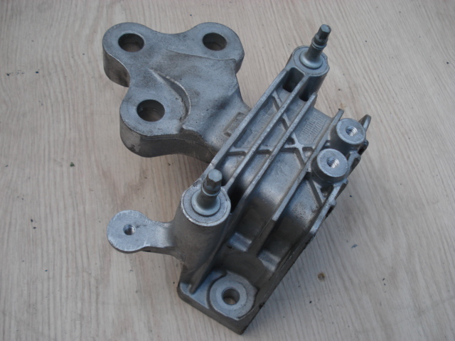 CHRYSLER PACIFICA 3.6 V6 COUSSIN POIGNÉE FIXATION MOTEUR DROITE P68224746AD