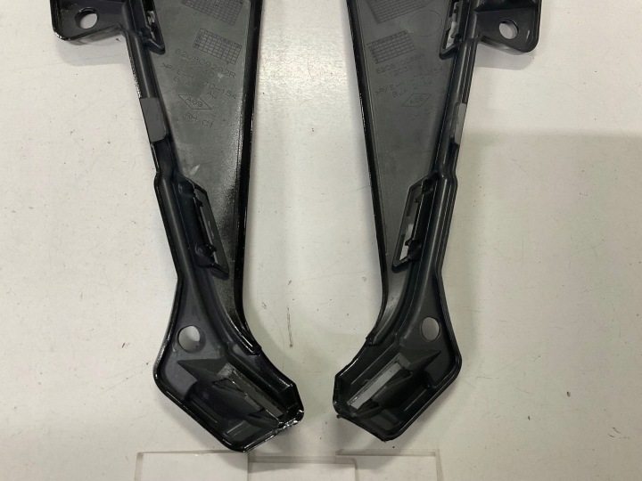 MOULURE DOUBLURE GRILLES PARE-CHOCS RENAULT CLIO V/5 RS-LINE LIFT DROITE I GAUCHE