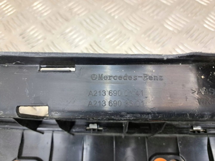 MERCEDES-BENZ E W213 2017 PROTECTION COURROIE COUVERCLES DE COFFRE