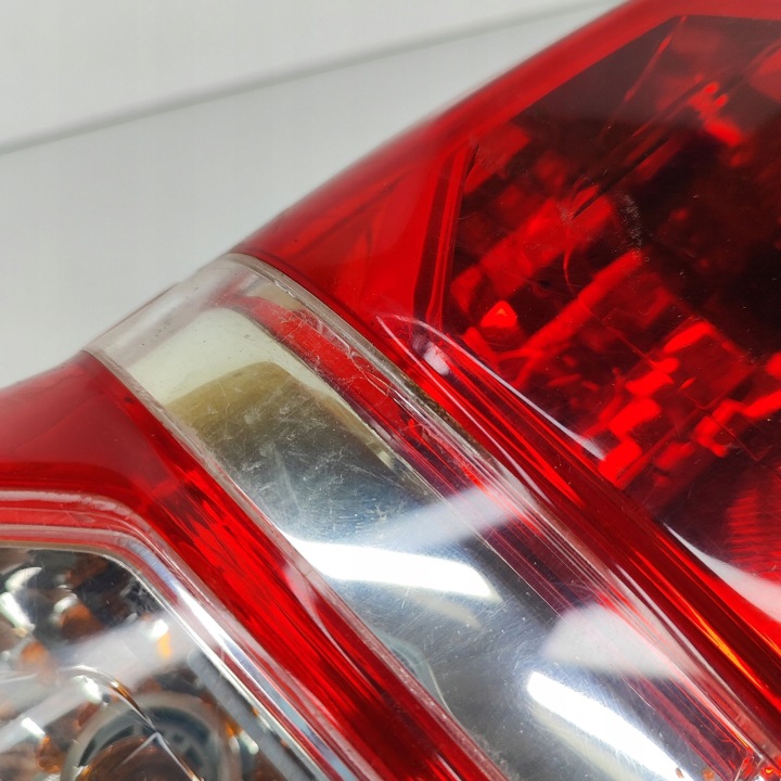TOYOTA HILUX (AN10, AN20, AN30) 2011 GAUCHE CÔTÉ PHARE ARRIÈRE