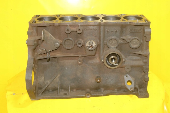 BLOC MOTEUR VOLKSWAGEN TRANSPORTER T4 CARAVELLE 2.4 D ABB 074103021