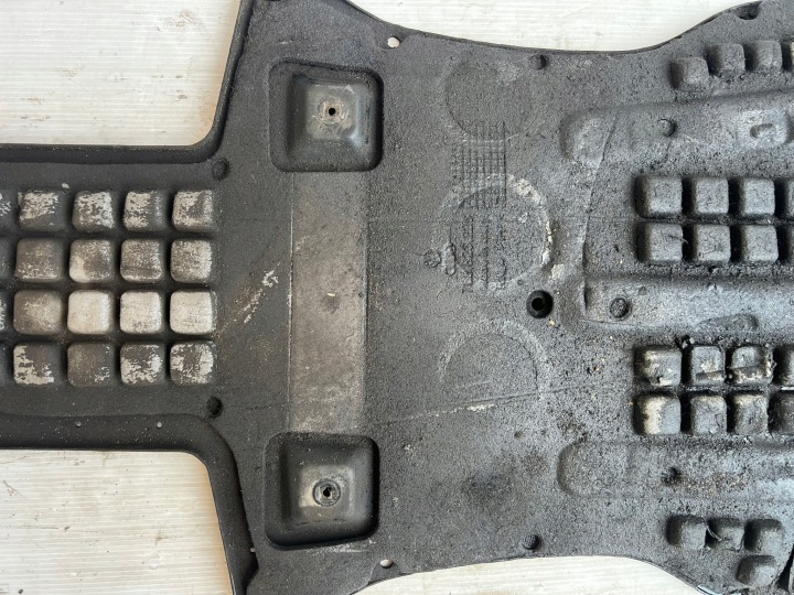 PROTECTION INFÉRIEURE PLAQUE CHÂSSIS AUDI Q7 VW 7L8825231A