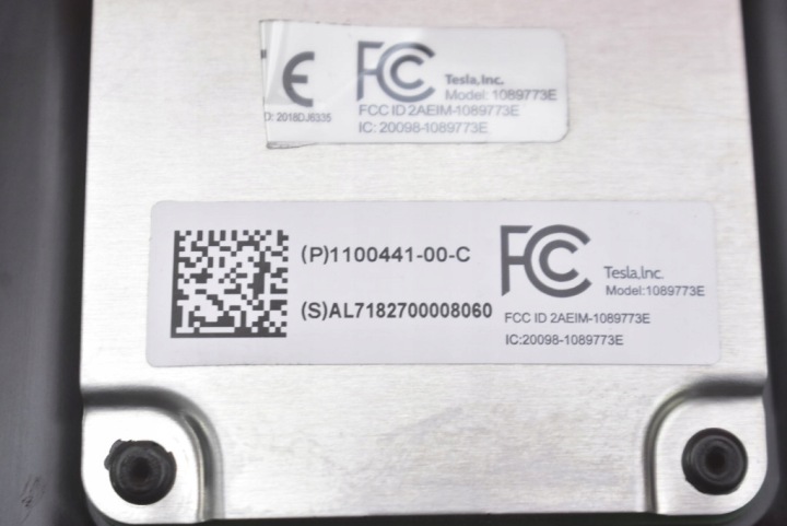 PROTECTION MONTANTS DROIT AVANT CAMÉRA 1100441-00-C 1100619-00-C TESLA MODÈLE 3