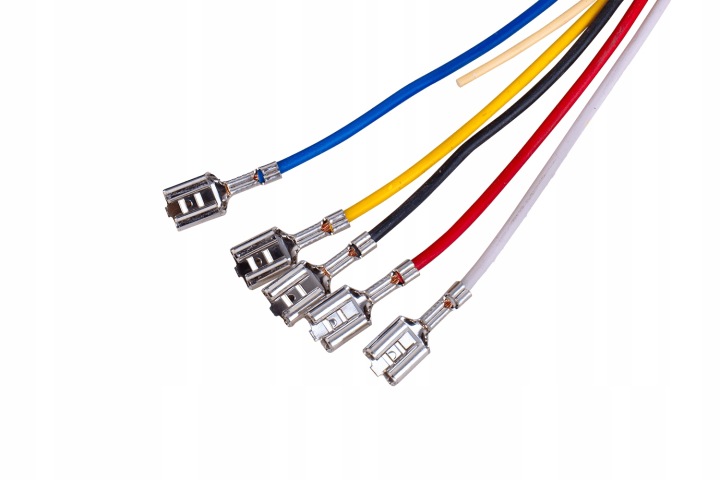 INSTALLATION ÉLECTRIQUE VERS REMORQUE 7 GOUPILLE SANS BAJONETOW À PRZEKROJU ZYLY 0,5MM 4M