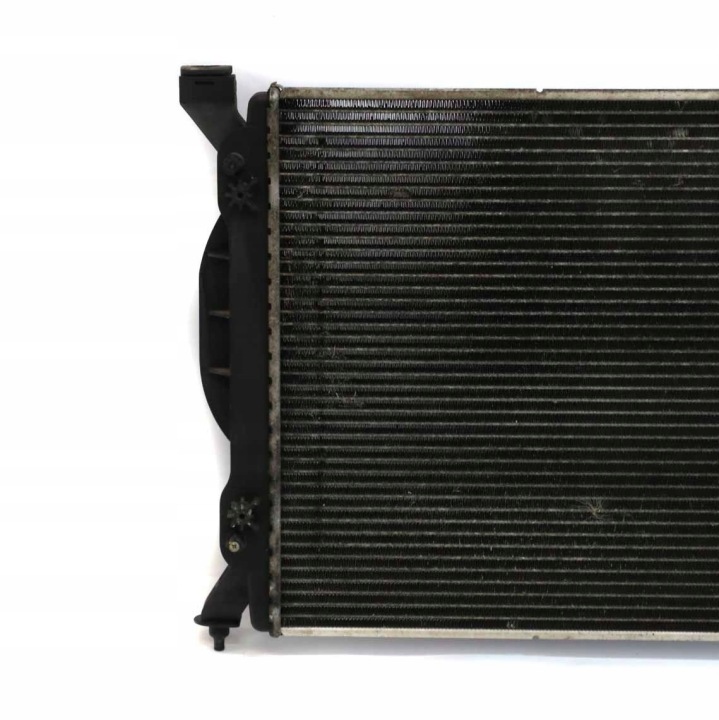 AUDI A4 B7 2.0 TDI RADIATEUR EAU 8E0121251A