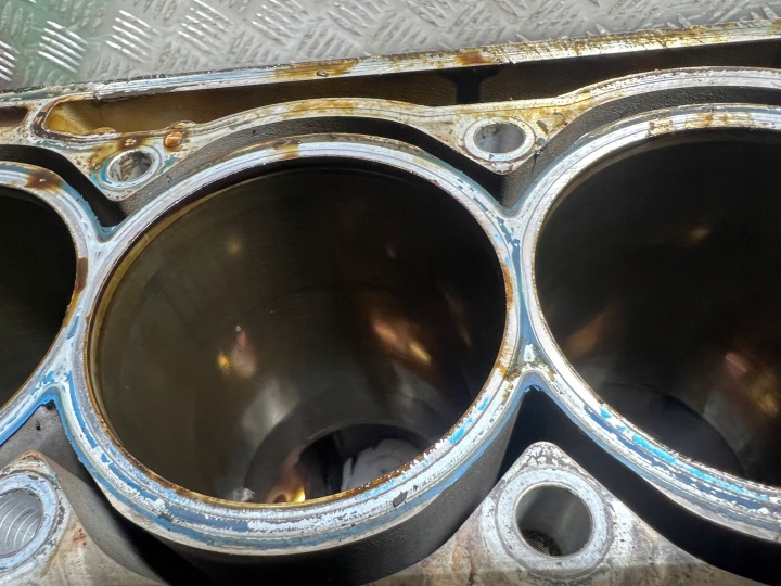 VW GOLF V 1.6 FSI BLOC MOTEUR BAG 03C103019G