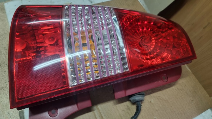 PHARE ARRIÈRE ARRIÈRE GAUCHE KIA PICANTO I 92401-070 BERLINE COMPACTE