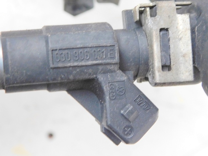 VW POLO III 1.4 TDI 2001R MOULURE INJECTION INJECTEURS 030133319L