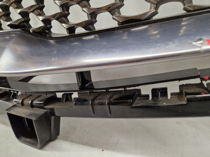 KIA X-CEED XCEED 19- GRILLE CALANDRE