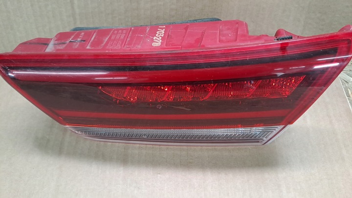 KIA OPTIMA FARO EN TAPA DE MALETERO DERECHA 