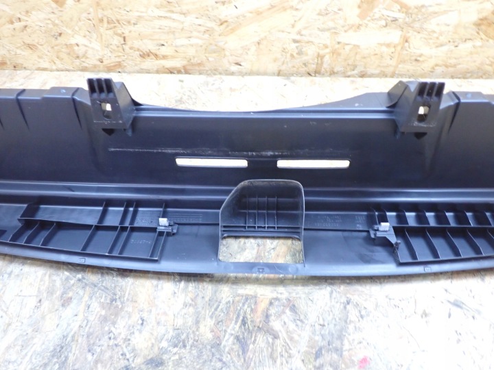PROTECTION COURROIE ARRIÈRE COUVERCLES DE COFFRE SKODA OCTAVIA III 2019 EUROPE 4X4 UNIVERSEL 5E9863459
