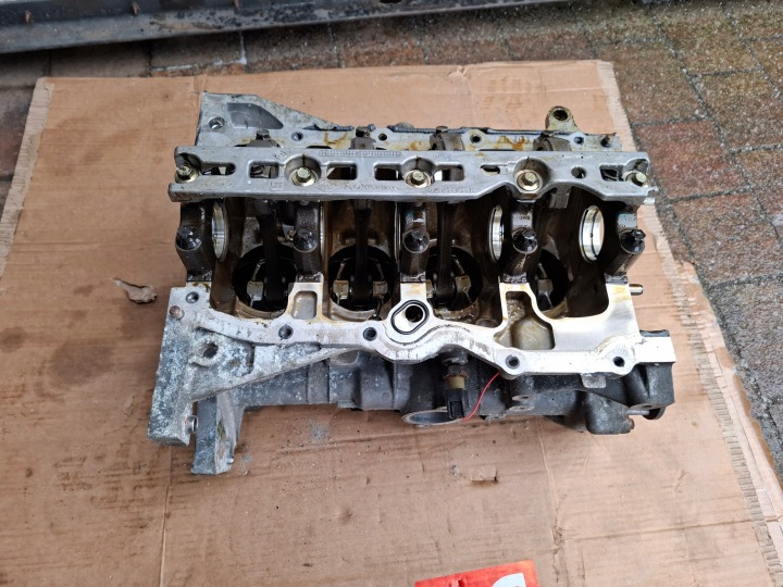 NISSAN JUKE 1.2 DIG-T 2016 BLOC MOTEUR PISTONS HRA2 110112878R