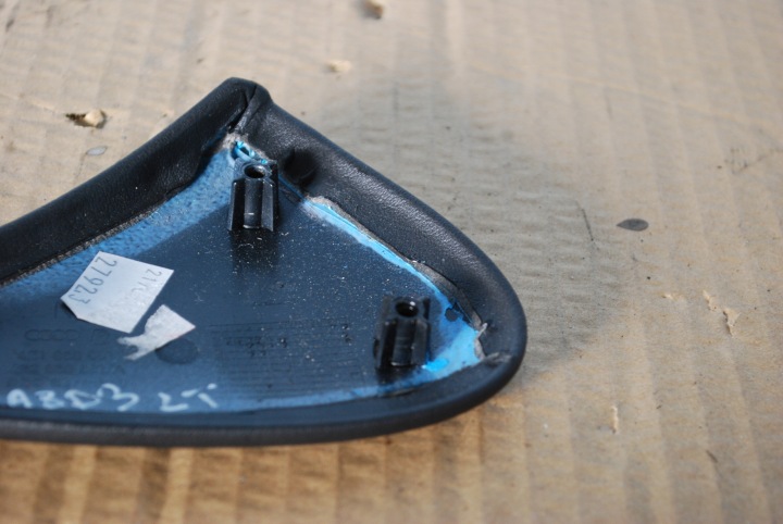 BOUCHON FLANC GAUCHE AUDI A8 D3 4E1868981