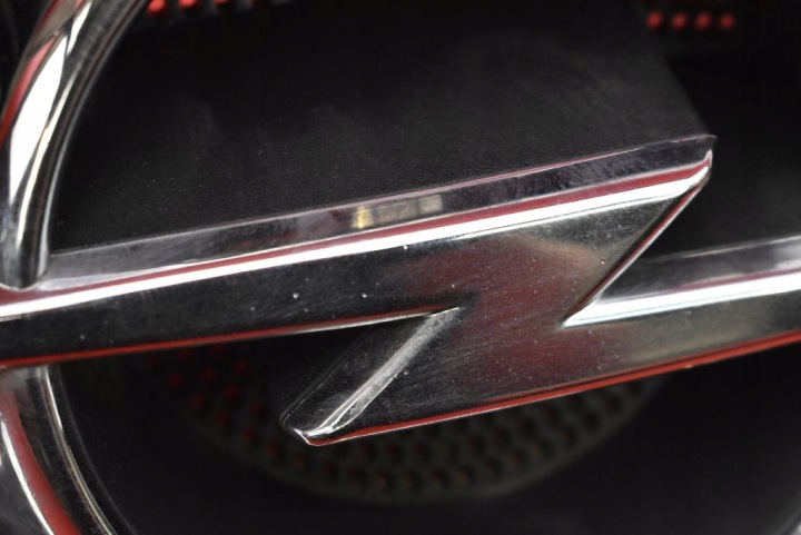 CALANDRE GRILLE NOIRE CHROME 13139871 OPEL VECTRA C 02-05