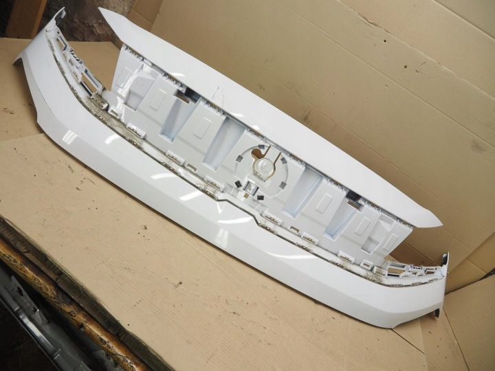 PARE-CHOCS GRILLE CALANDRE OPEL ZAFIRA D VIVARO C LIFT 23 AVANT 9849388580