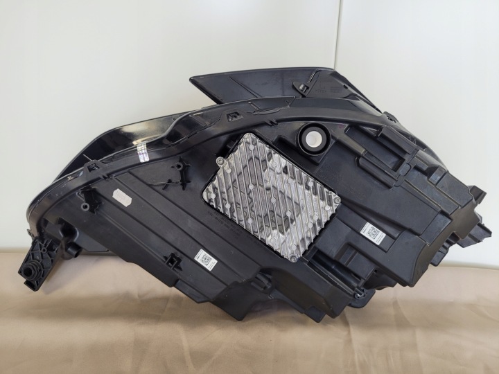 PHARE AVANT GAUCHE PROJECTEUR GAUCHE AUDI A3 8Y LIFT MATRIX 8Y0941035H EUROPE