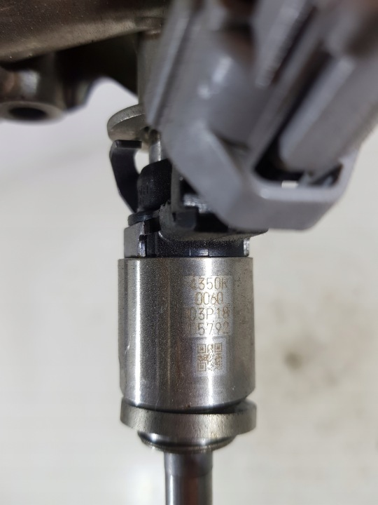 MOULURE INJECTION INJECTEURS 175204385R RENAULT MEGANE III LIFT 1.2TCE H5FA400