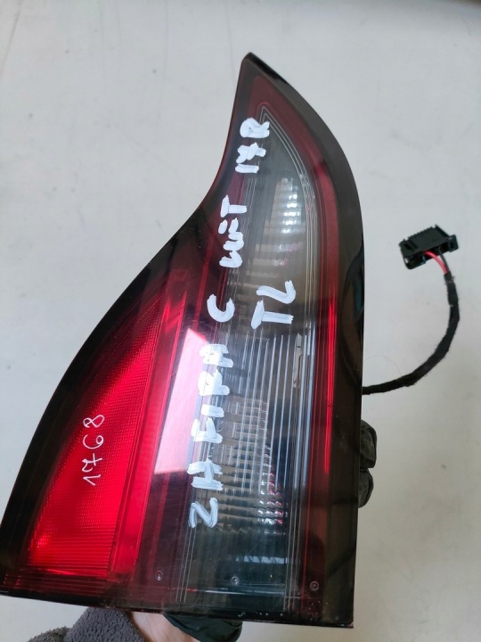 OPEL ZAFIRA C LIFT PHARE DANS COUVERCLE DE COFFRE GAUCHE 39028598