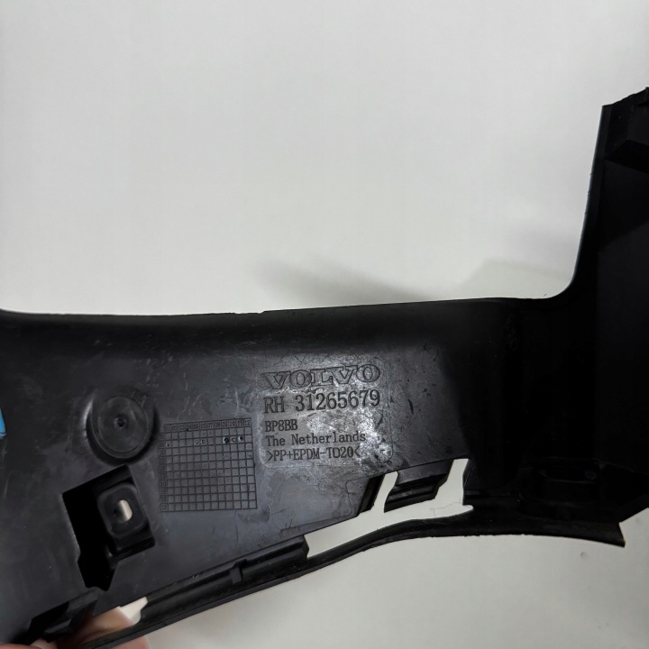 FIXATION POIGNÉE GLISSIÈRE PARE-CHOCS DROIT ARRIÈRE VOLVO C30 LIFT 31265679