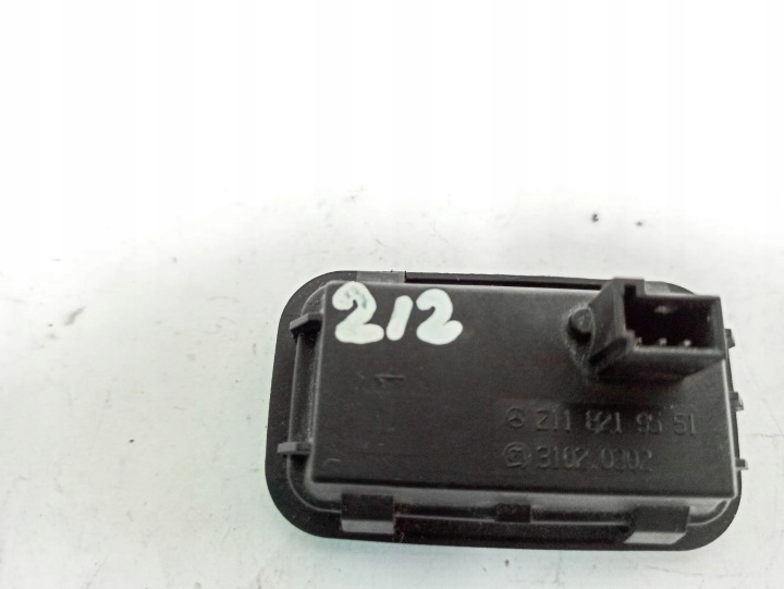BOUTON OUVERTURE COUVERCLES DE COFFRE COUVERCLES DE COFFRE MERCEDES-BENZ E (W211) 2118219551 3.0L