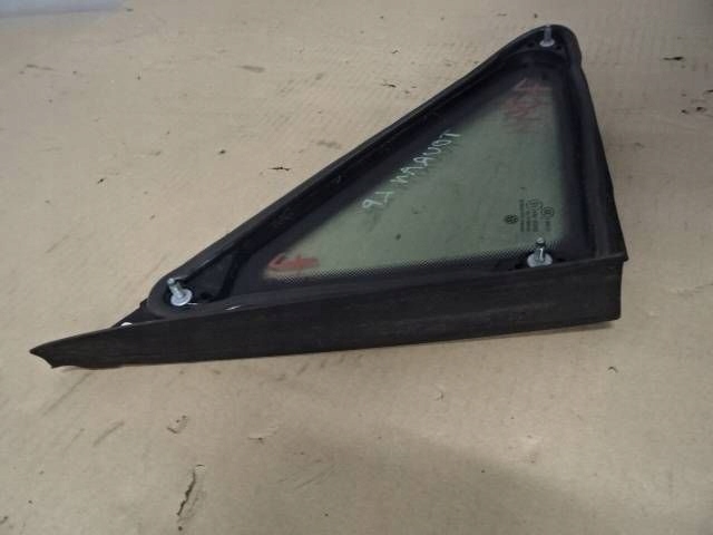 VITRE CARROSSERIE GAUCHE AVANT VW TOURAN I NR734