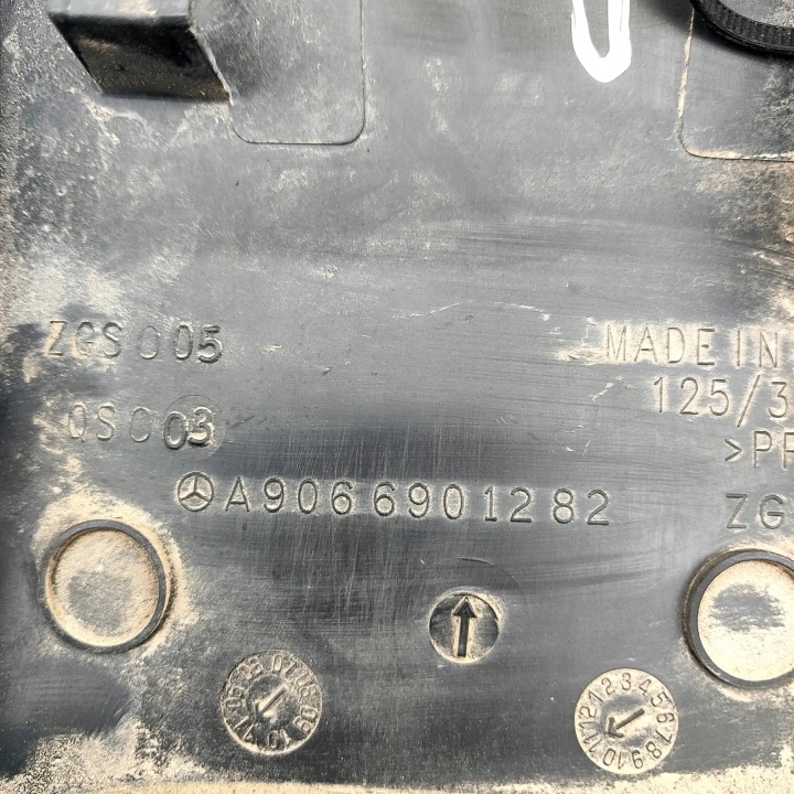 MOULURE LATÉRALE DROITE A9066901282 VW CRAFTER 2.0TDI