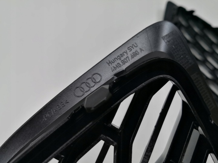 GRILLE PARE-CHOCS AUDI RSQ8 Q8 4M8 L+P