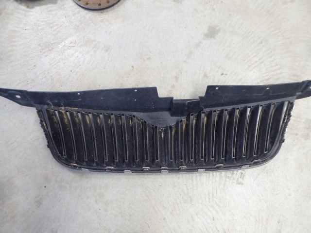 SKODA YETI 5L 09- GRILLE CALANDRE RADIATEUR NIKIEL