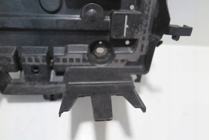 SUPPORT BATTERIE OPEL CORSA D 13235642