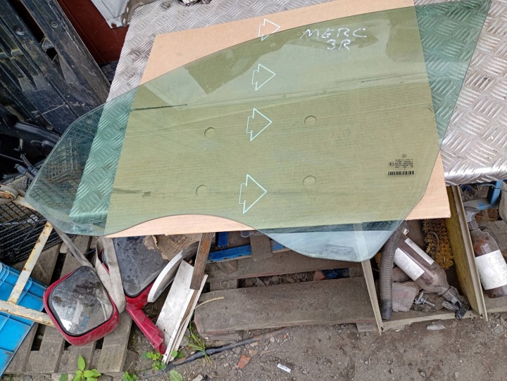 VITRE DE PORTIÈRE AVANT AVANT GAUCHE MERCEDES C W203 03R