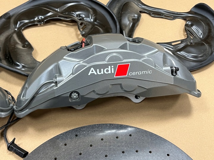 AUDI S8 D5 ÉTRIERS FREIN DISQUES PLAQUETTES CERAMIKA 420 KW 571 KM