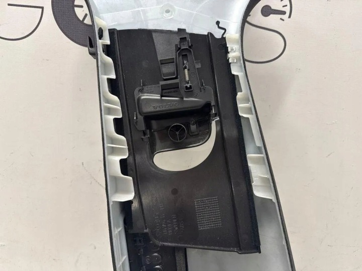 VOLVO XC60 II PROTECTION MONTANTS DROITE 32314857 SANS