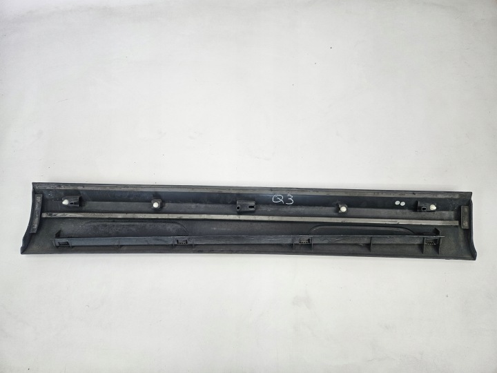 AUDI Q3 I 2011 MOULURE REVÊTEMENT PORTES AVANT GAUCHE 8U0853959